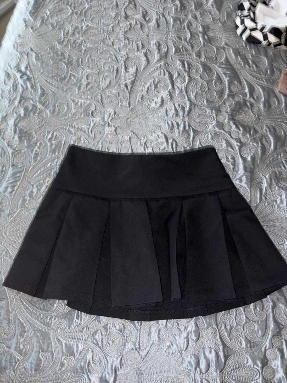 Garage black pleated mini skort